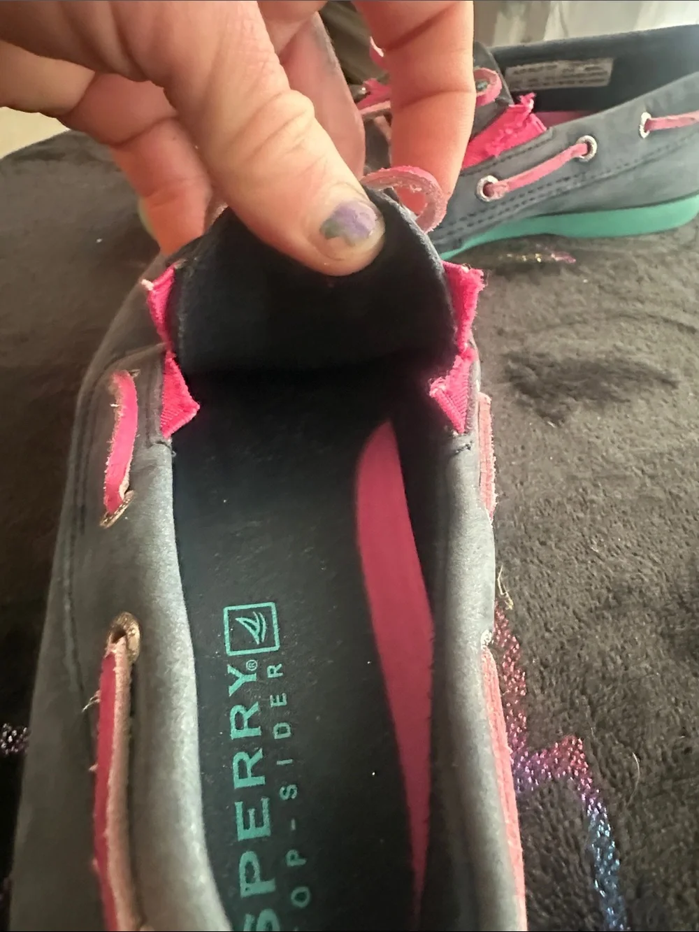 Kids boat-style shoes